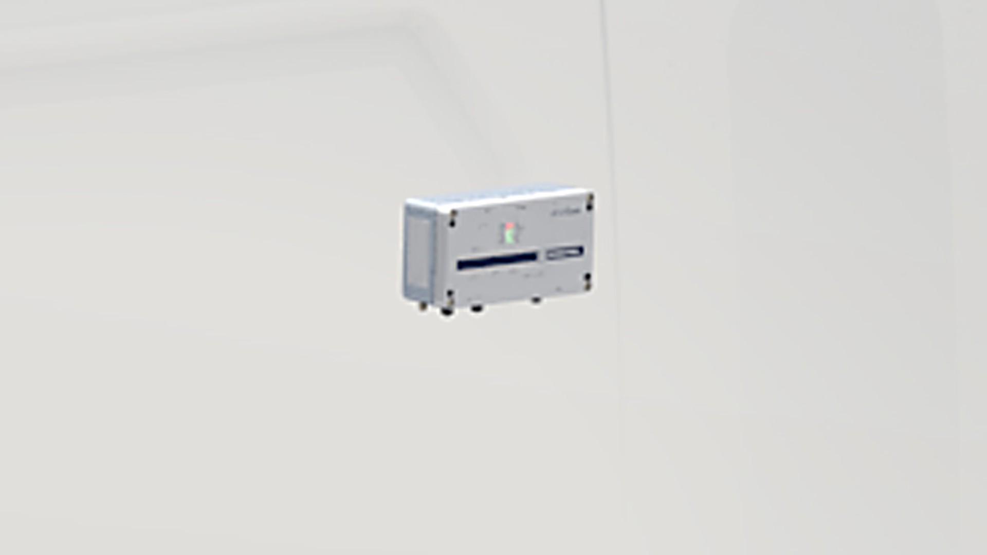 Sensor device mounted on a smooth white
