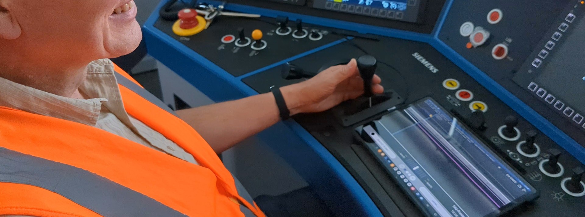 Locomotive driver in the drivers cab with Knorr-Bremse LEADER Flow