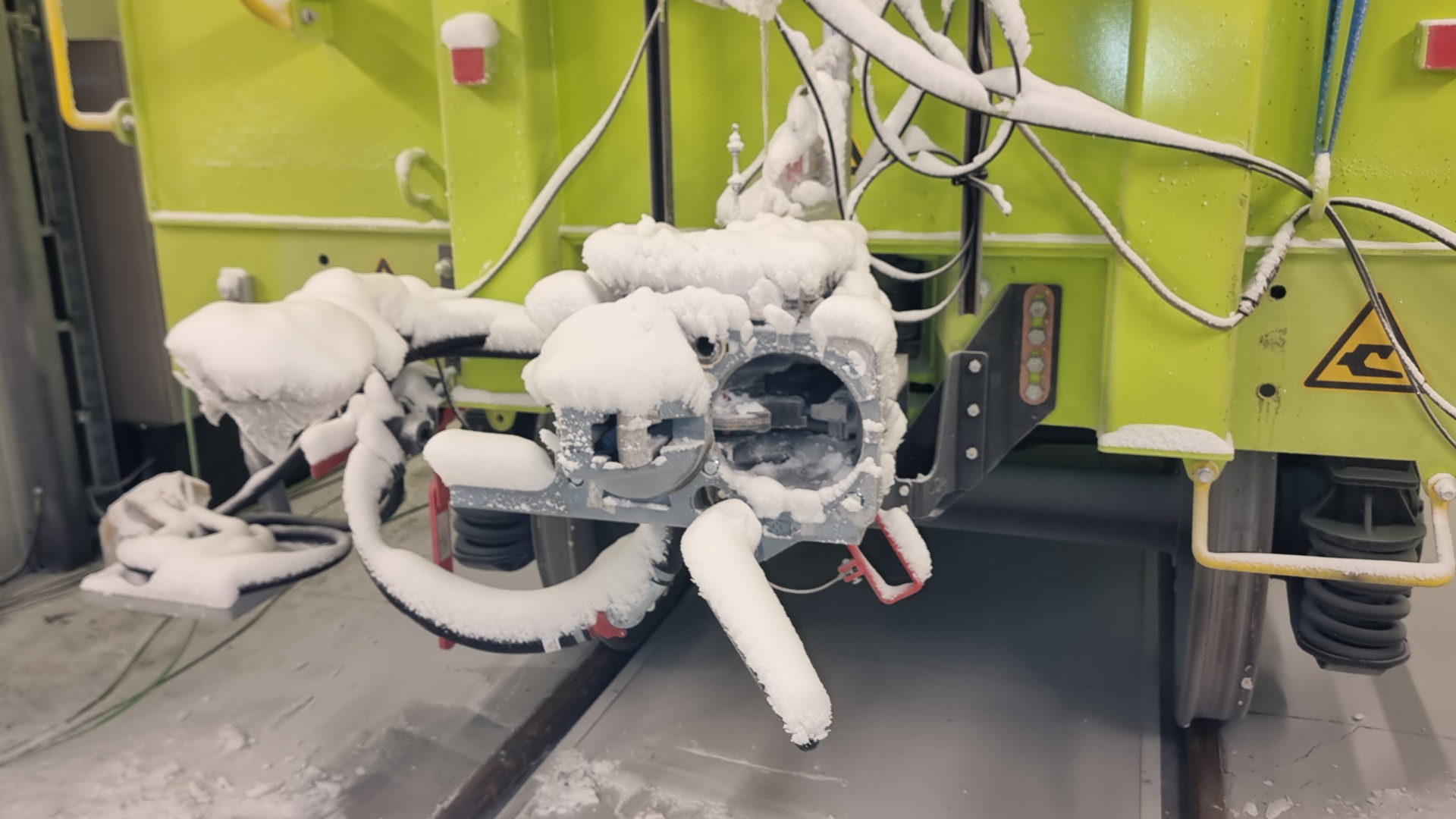 Climate Chamber Knorr-Bremse coupler with snow