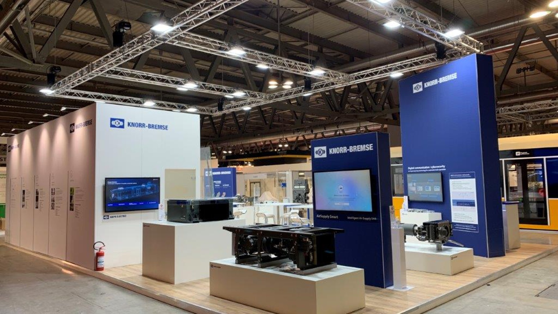Knorr-Bremse exhibition stand with technology displays